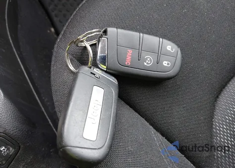 2017 Jeep Renegade Latitude 4X4 from USA, damaged, VIN ZACCJBBB6HPF85354